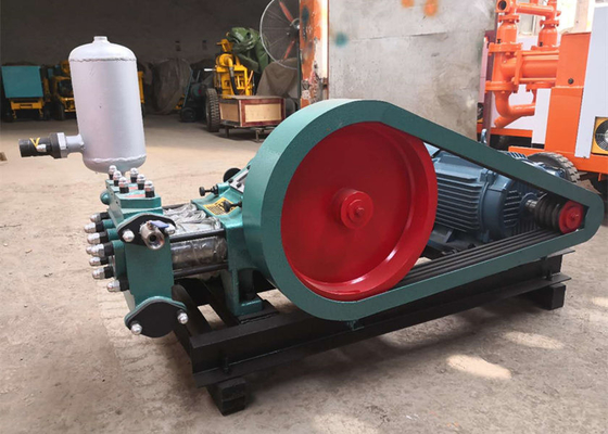 Ba xi lanh Hoạt động trơn tru Nhà sản xuất máy bơm vữa xi măng 10Mpa